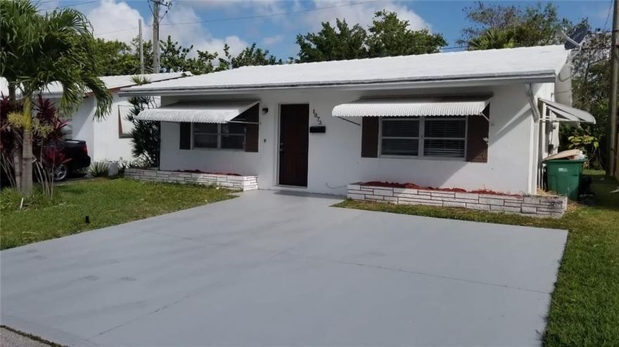 ***ALL AGES WELCOME COMMUNITY.***One story 2 bedrooms 1 bath house with patio and yard.*** Freshly painted and clean ready to move in.*** Minimum income required by association $#45,000 per year.*** No commercial cars allowed.