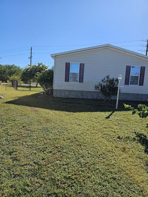 A home in Barefoot Bay