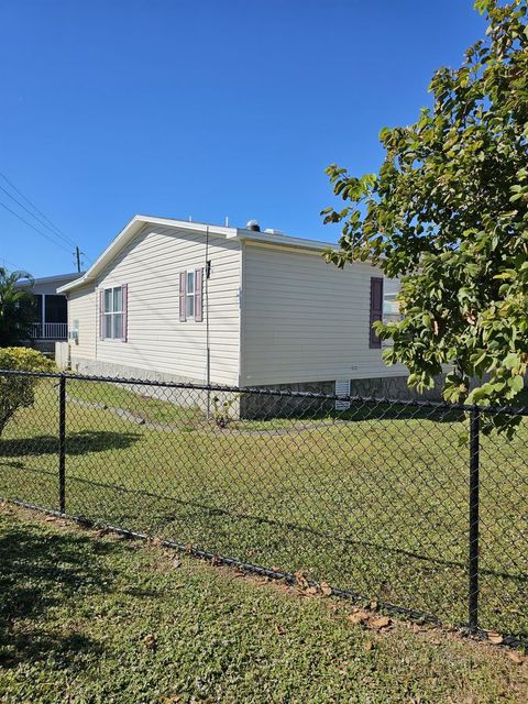 A home in Barefoot Bay