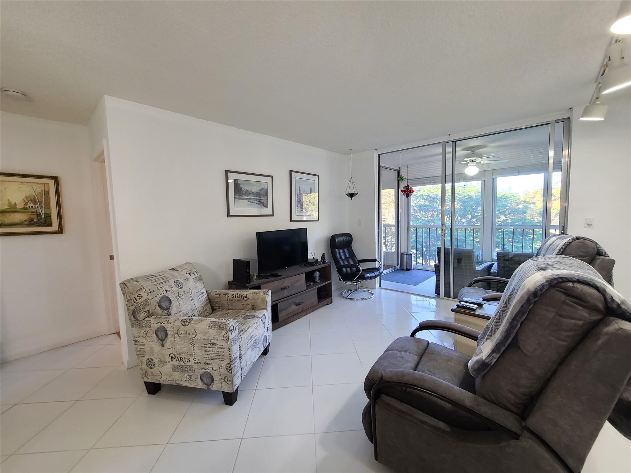 HUNTINGTON LAKES - Residential