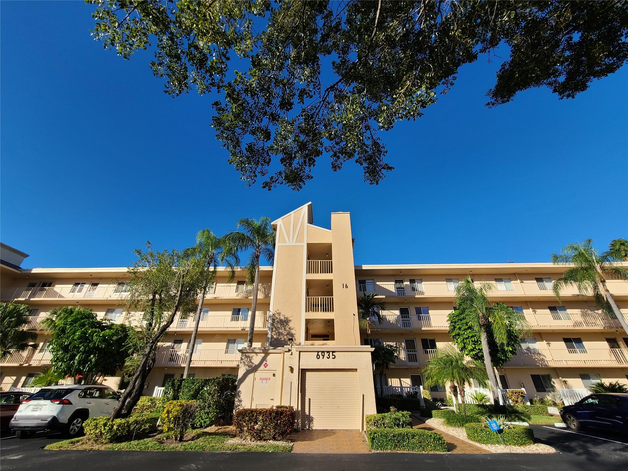 HUNTINGTON LAKES - Residential