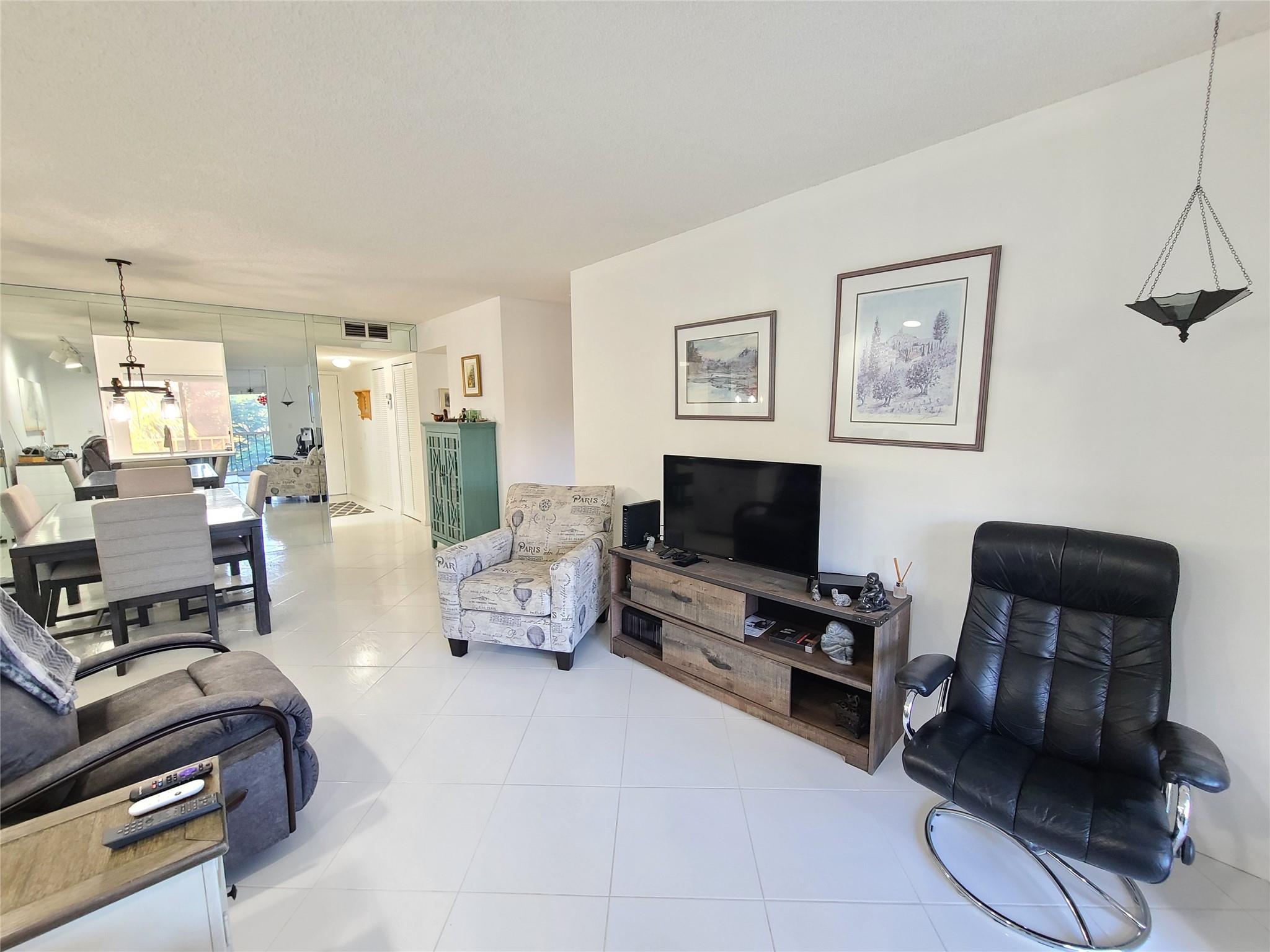 HUNTINGTON LAKES - Residential
