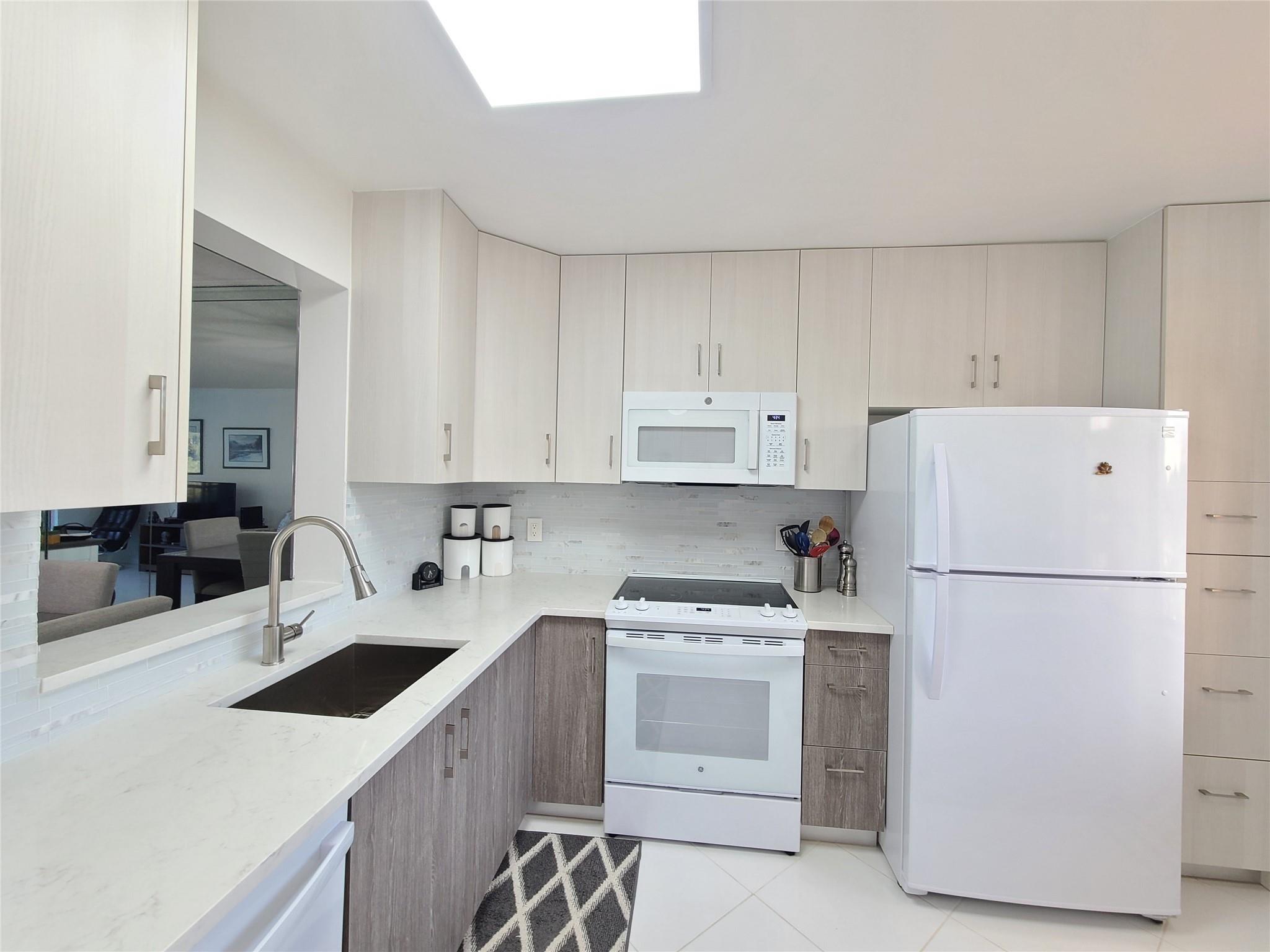 HUNTINGTON LAKES - Residential