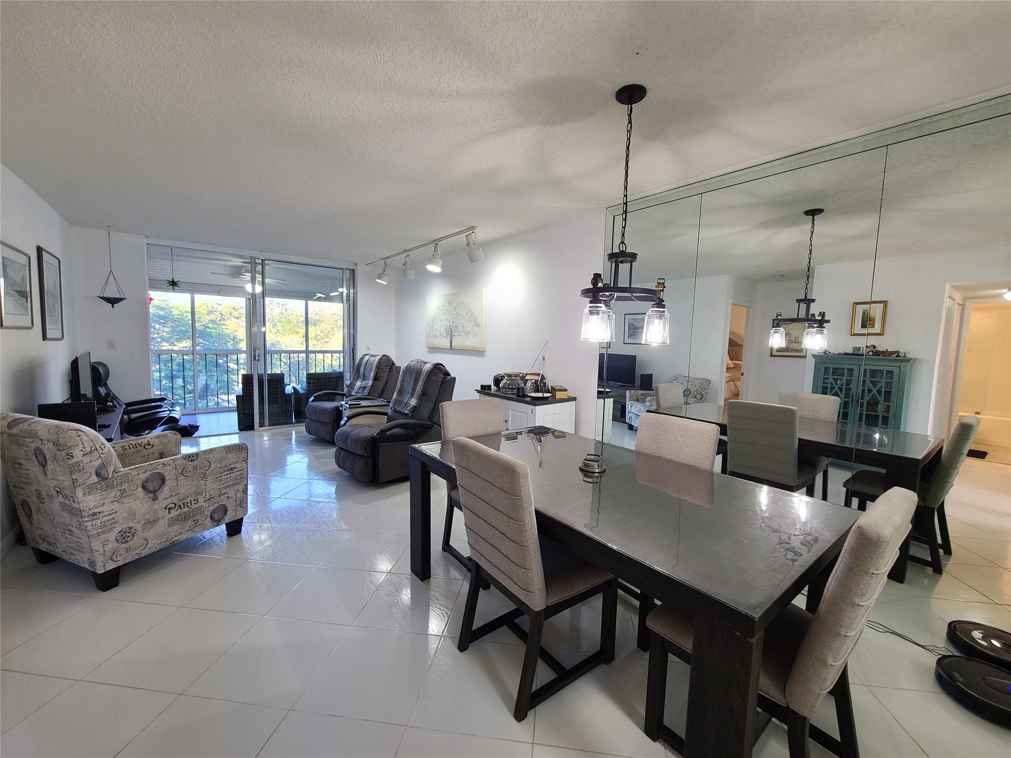 HUNTINGTON LAKES - Residential