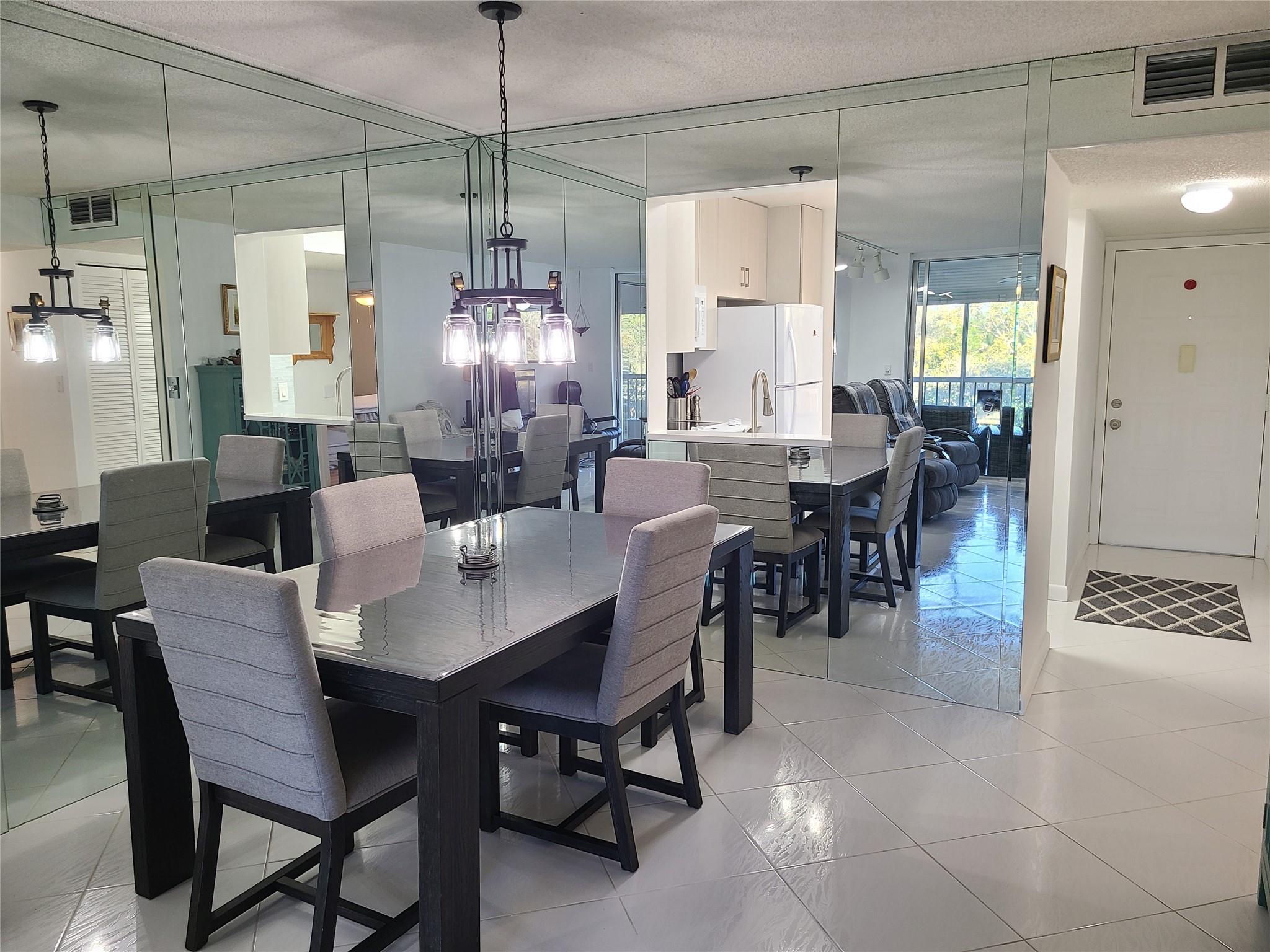 HUNTINGTON LAKES - Residential