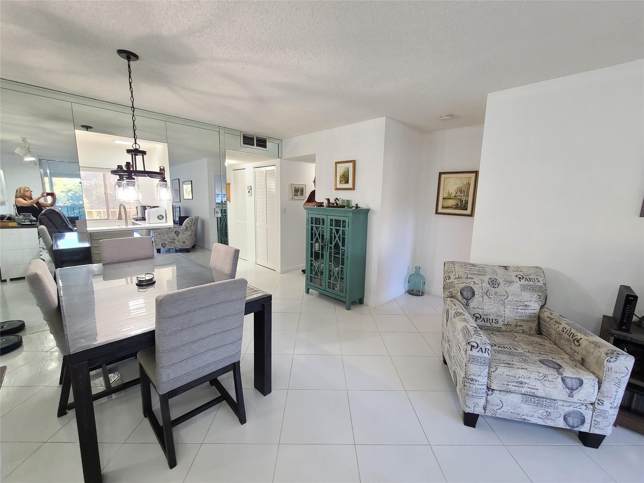 HUNTINGTON LAKES - Residential