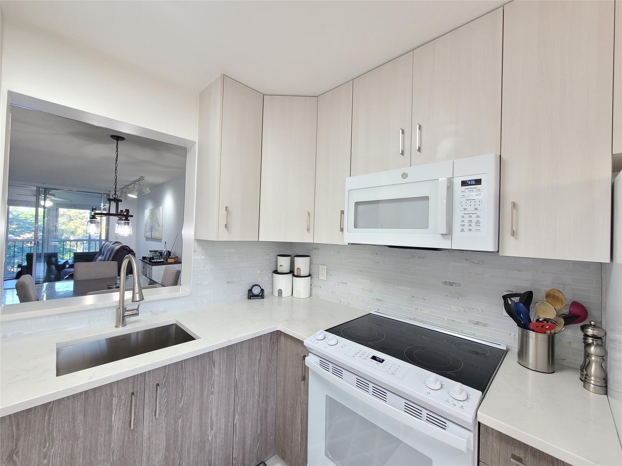 HUNTINGTON LAKES - Residential