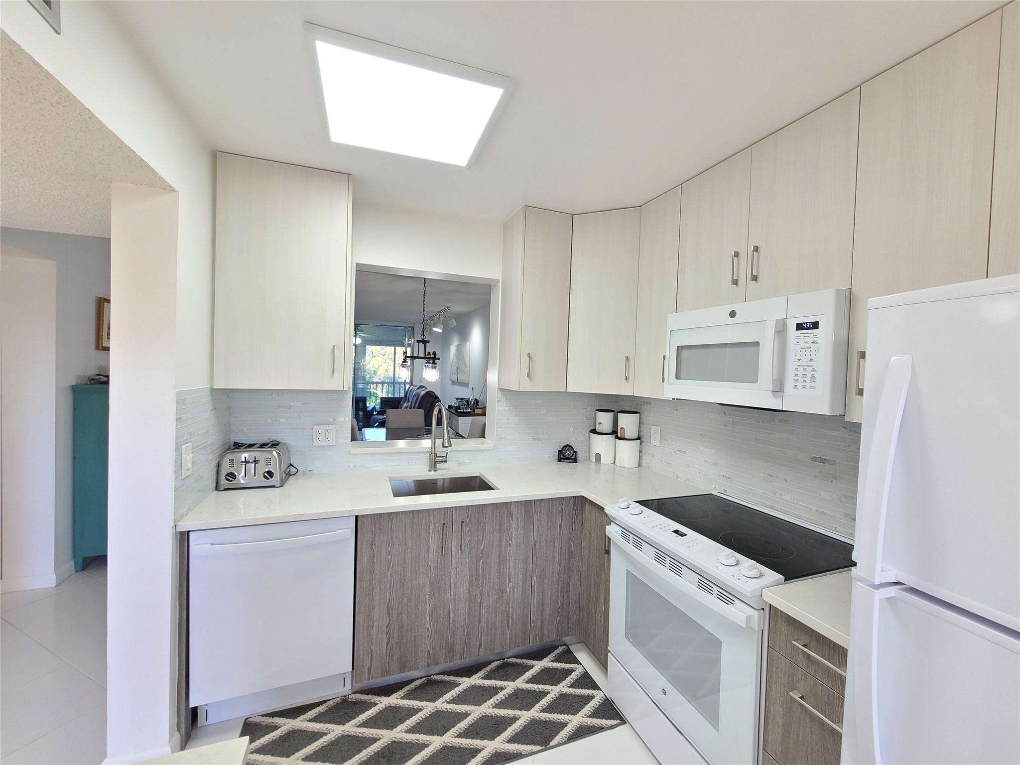 HUNTINGTON LAKES - Residential
