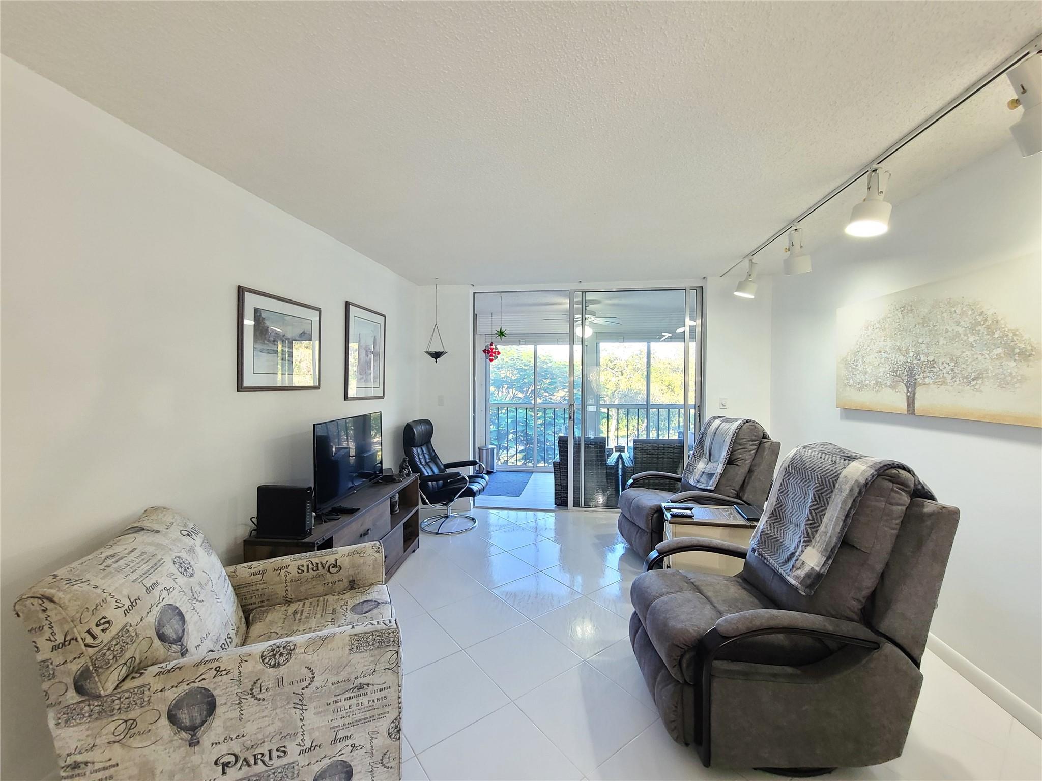 HUNTINGTON LAKES - Residential