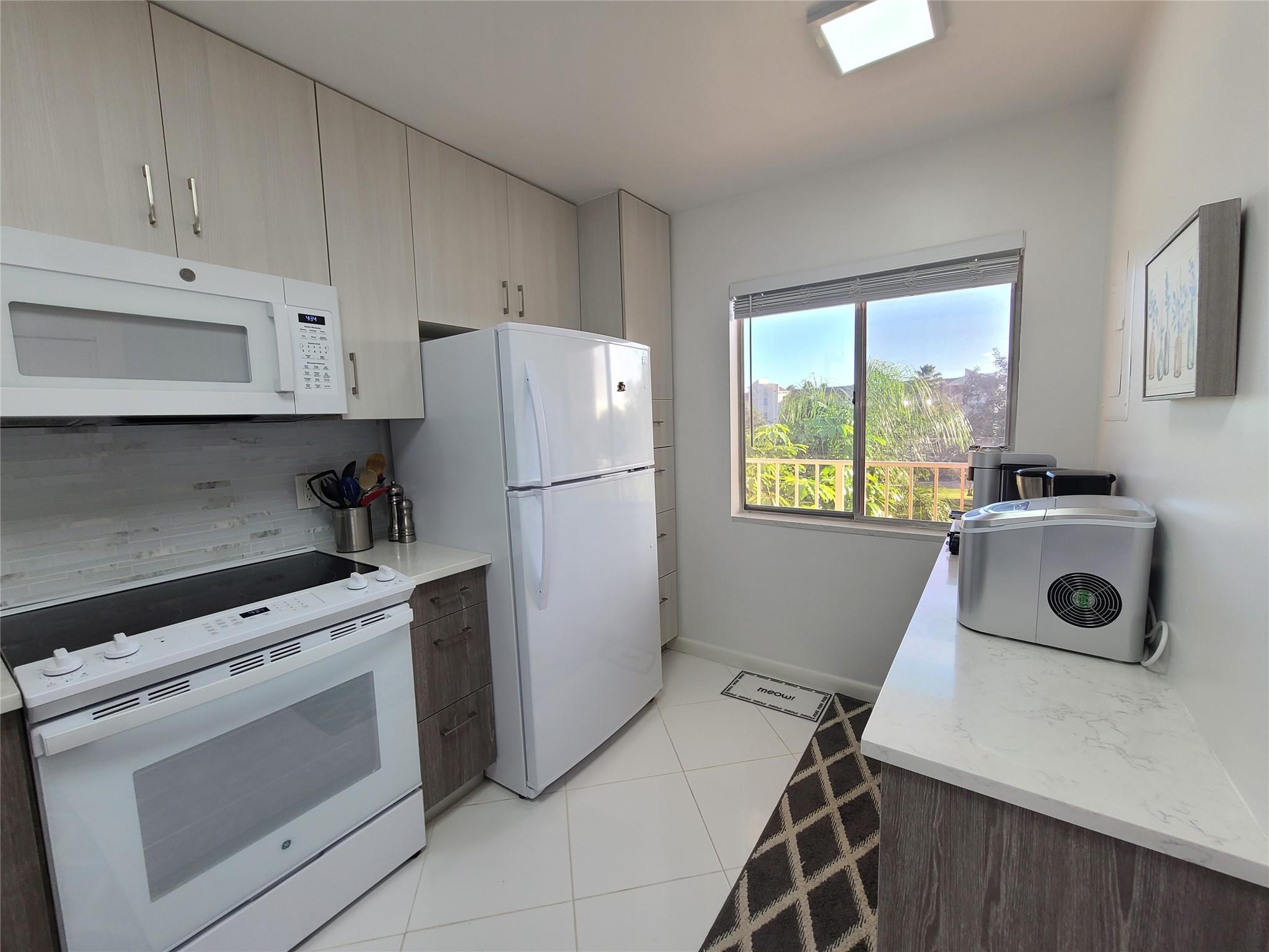HUNTINGTON LAKES - Residential