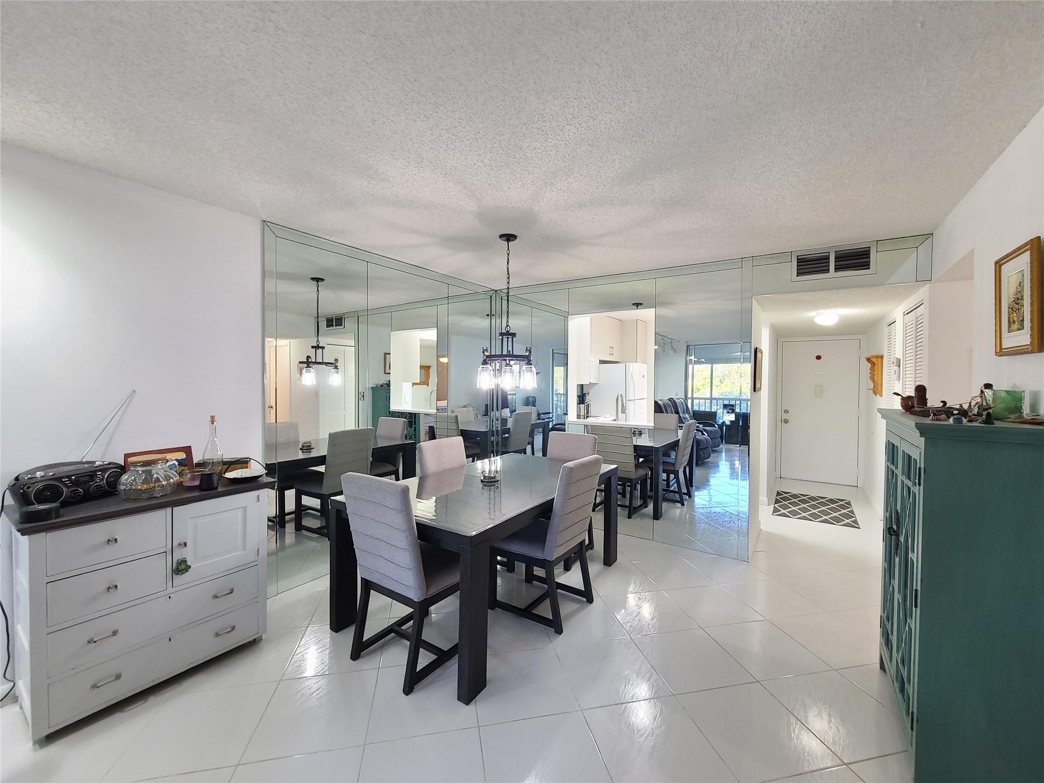 HUNTINGTON LAKES - Residential