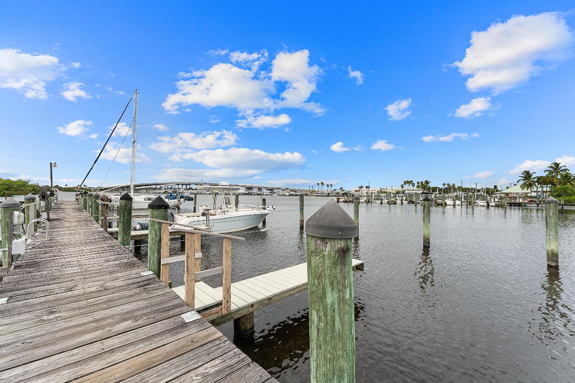 De La Bahia - Residential