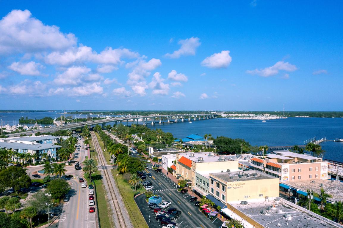 De La Bahia - Residential