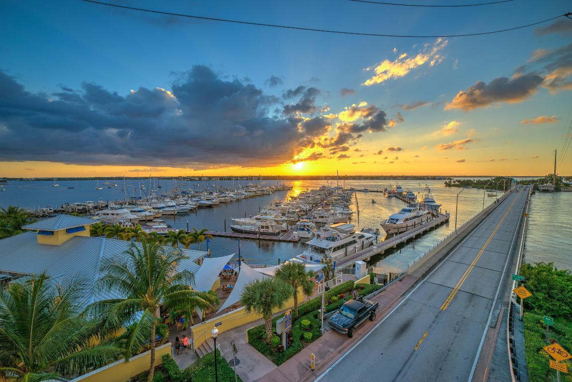 De La Bahia - Residential