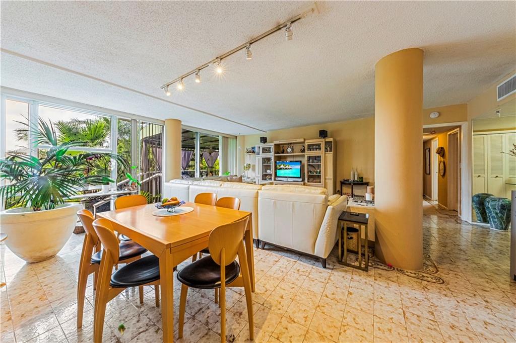 King Cole Condo - Residential