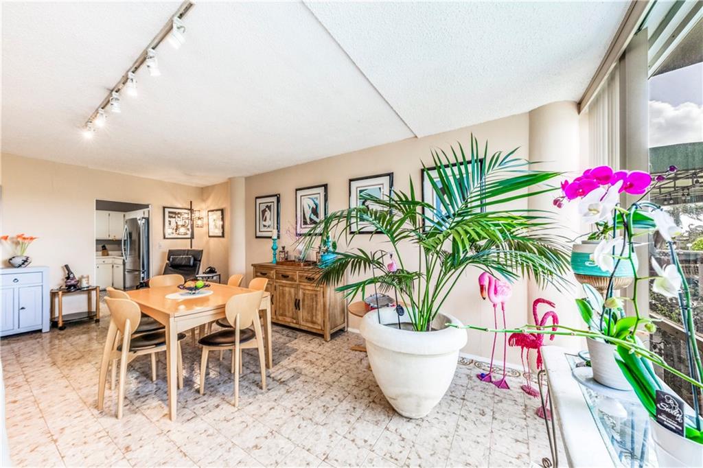 King Cole Condo - Residential