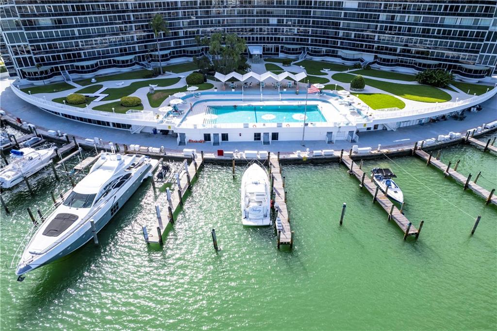 King Cole Condo - Residential