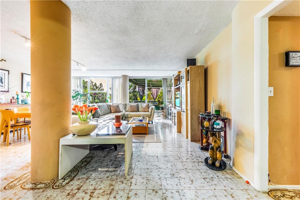 King Cole Condo - Residential