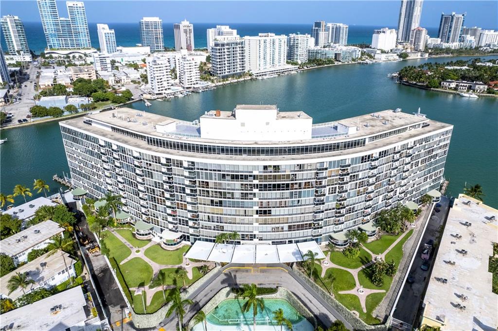 King Cole Condo - Residential