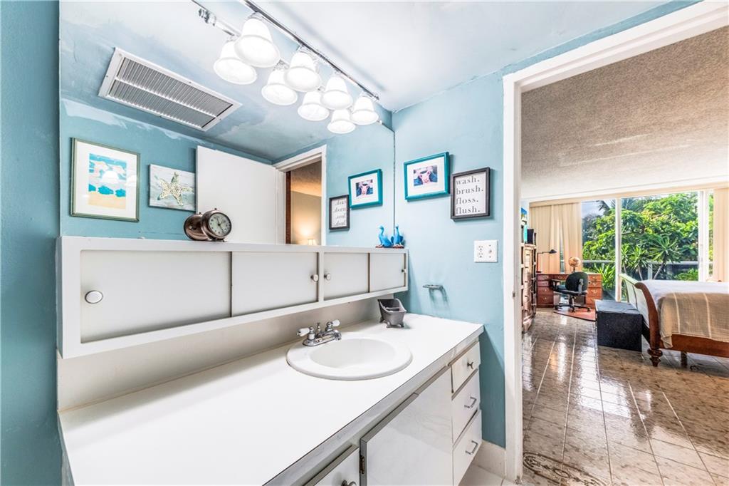 King Cole Condo - Residential