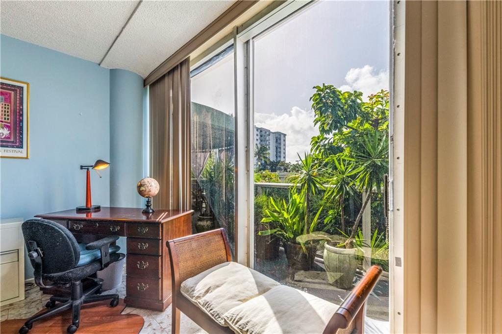 King Cole Condo - Residential
