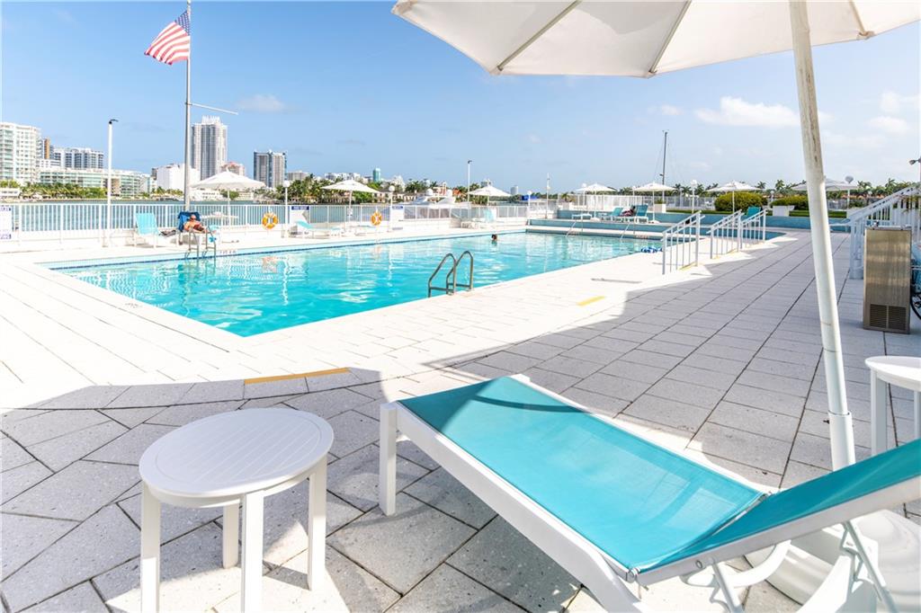 King Cole Condo - Residential