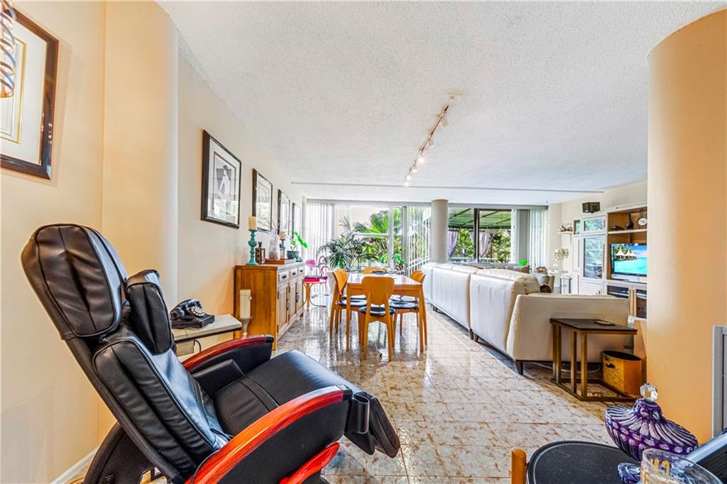 King Cole Condo - Residential