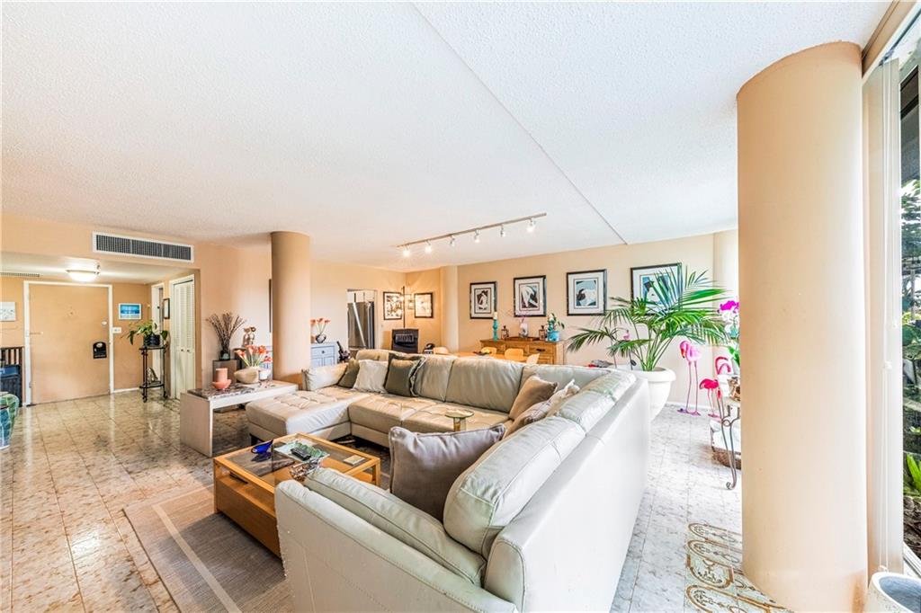 King Cole Condo - Residential