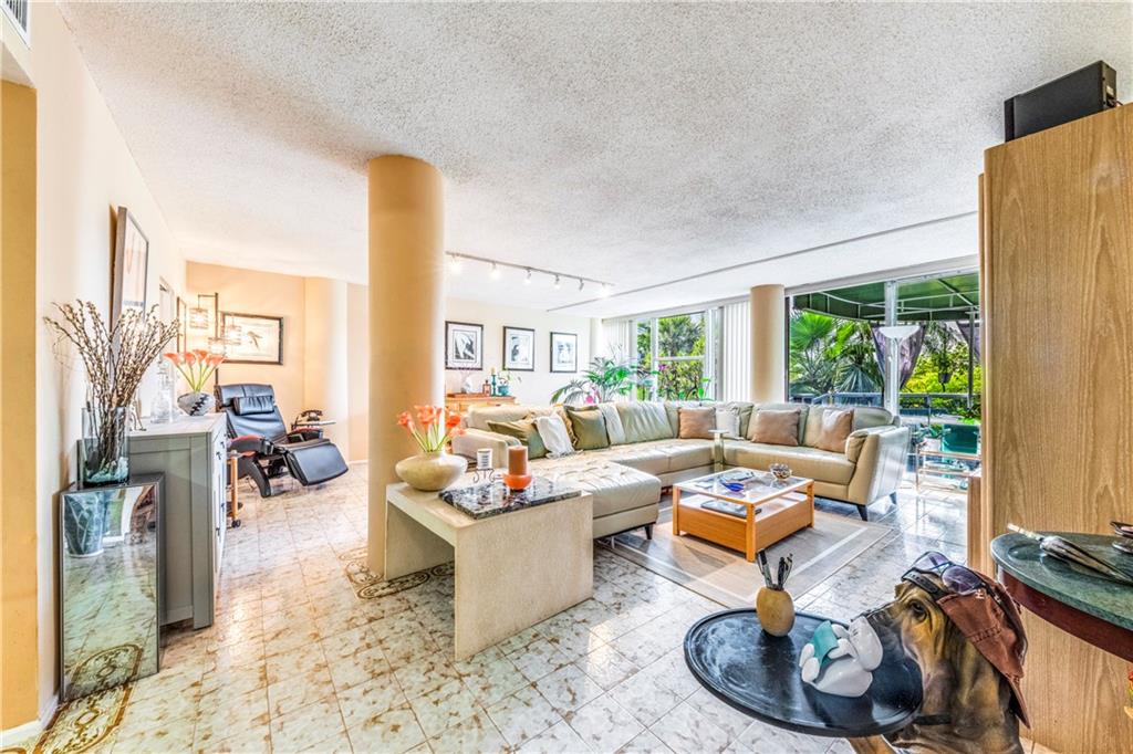 King Cole Condo - Residential