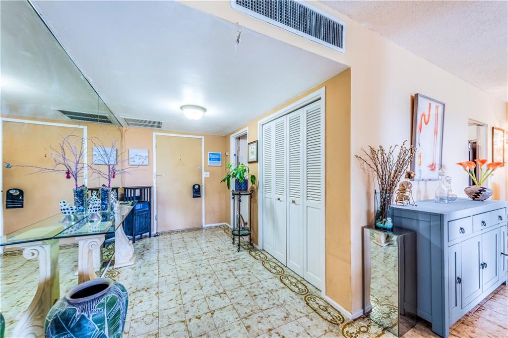 King Cole Condo - Residential