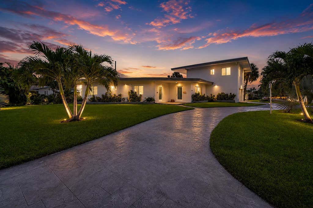 Photo of 2812 NE 27th Street, Lighthouse Point, FL 33064 (MLS # B26047814)