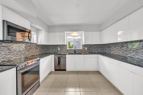 Tiny photo for 2812 NE 27th Street, Lighthouse Point, FL 33064 (MLS # B26047814)