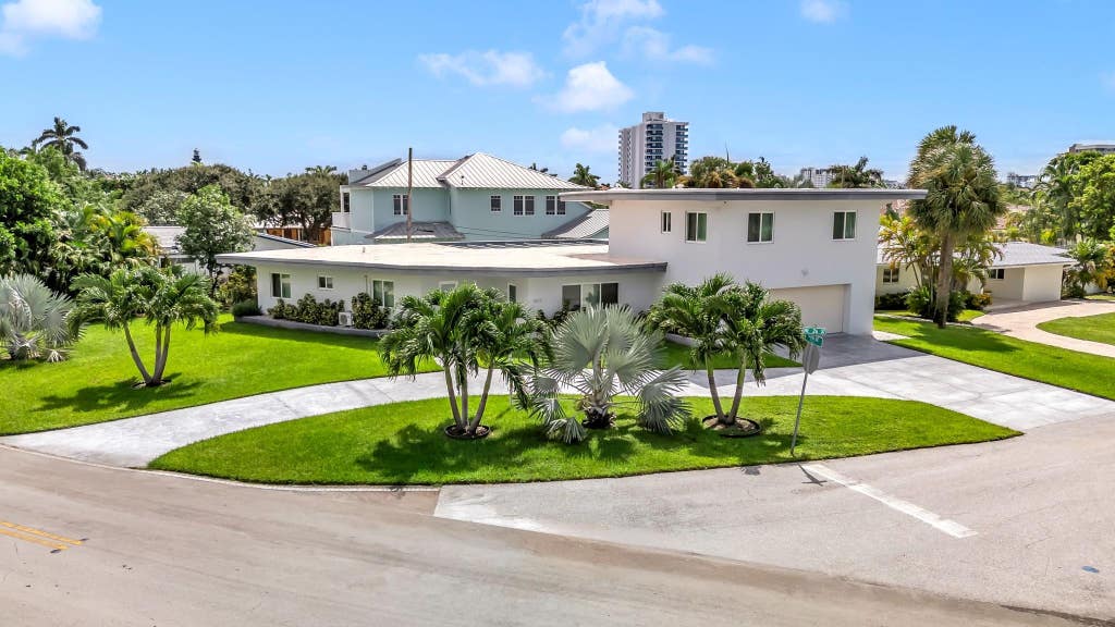 Photo of 2812 NE 27th Street, Lighthouse Point, FL 33064 (MLS # B26047814)