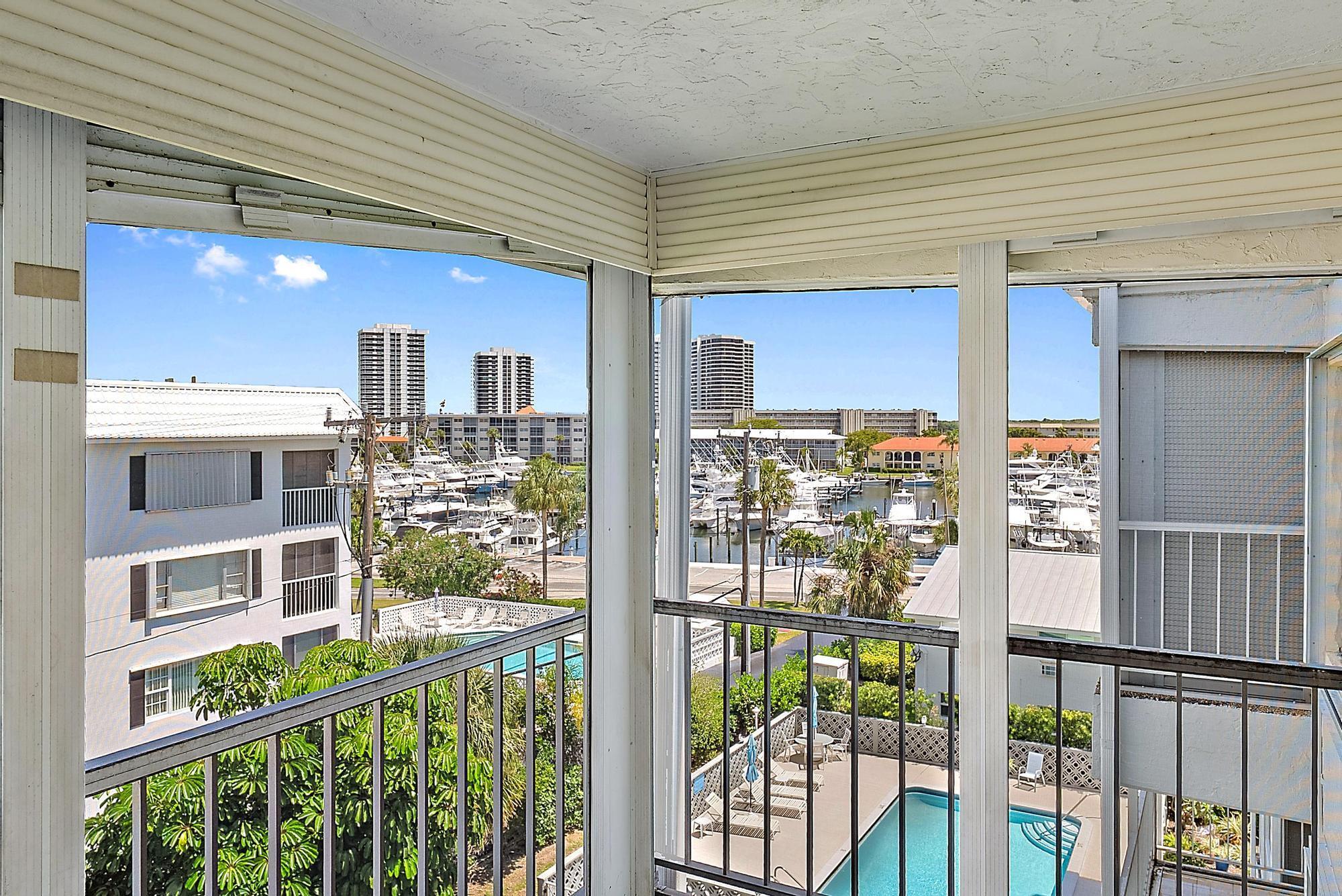 SHUTTERS CONDO - Residential