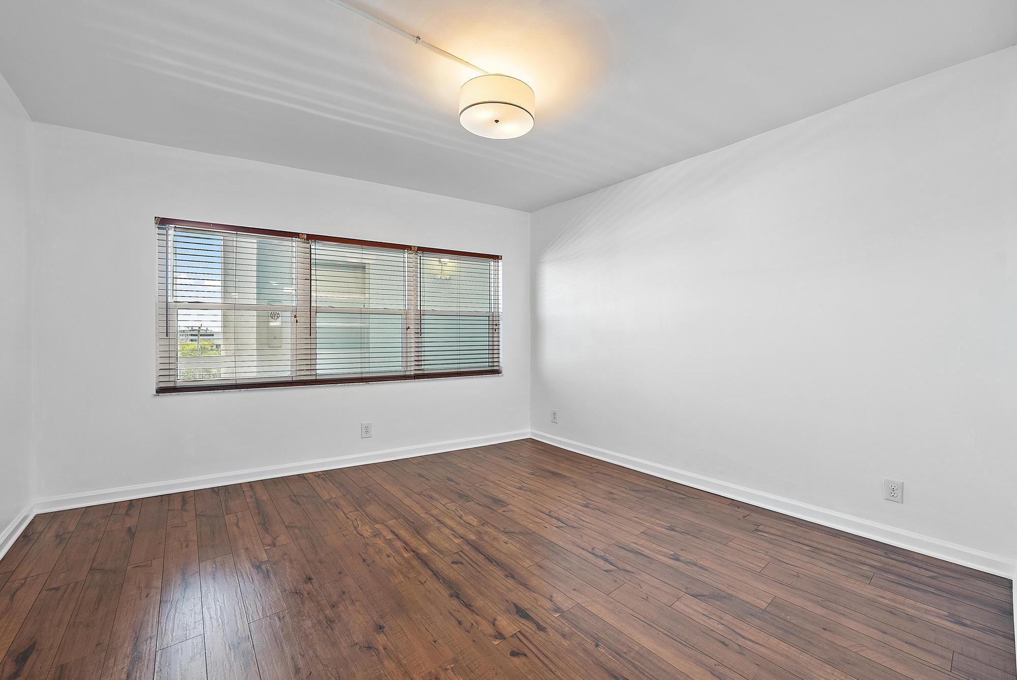 SHUTTERS CONDO - Residential