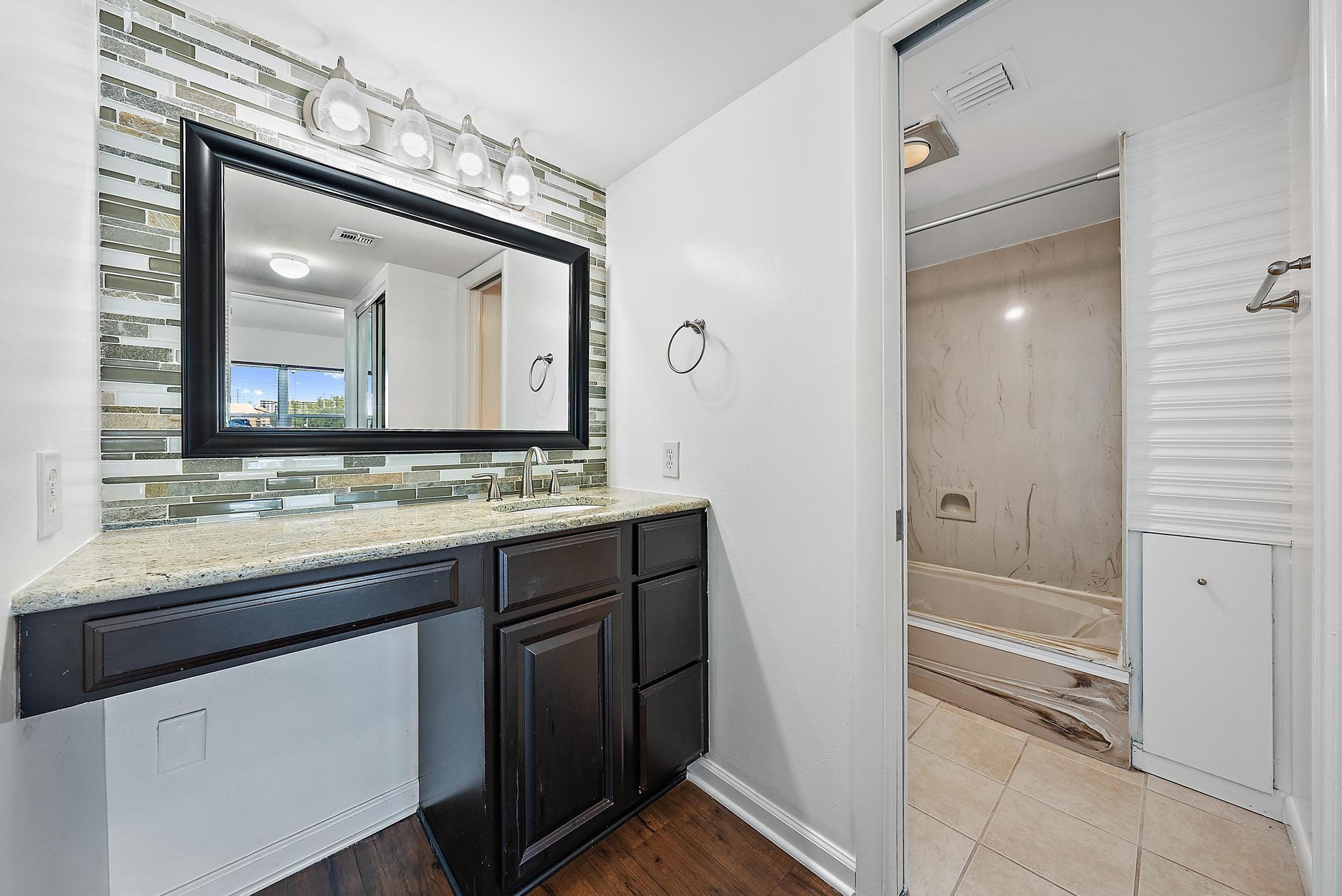 SHUTTERS CONDO - Residential