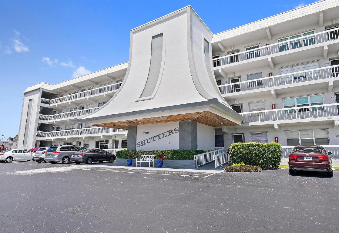 SHUTTERS CONDO - Residential