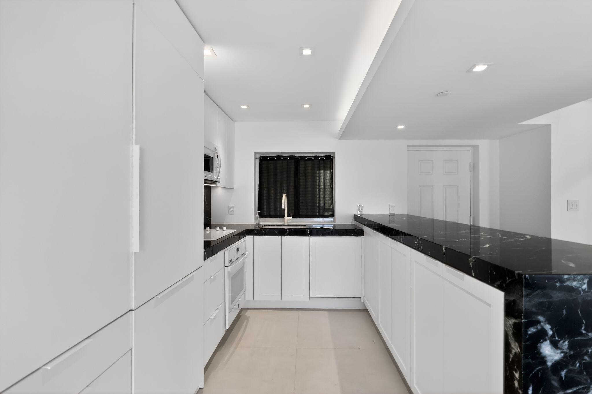 THE COURTS AT SOUTH BEACH CONDO - Residential