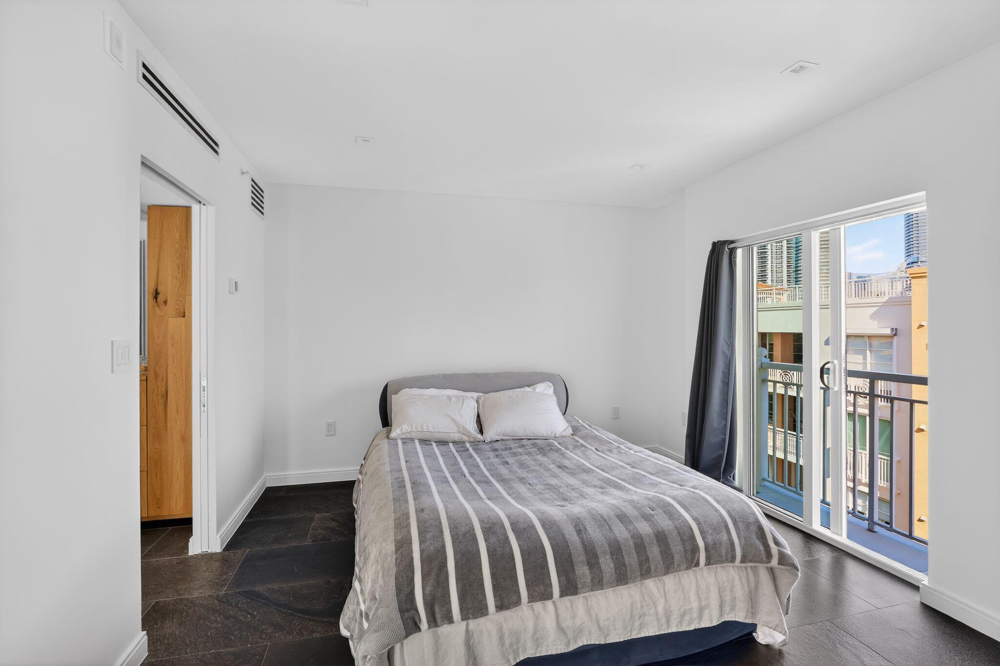 THE COURTS AT SOUTH BEACH CONDO - Residential