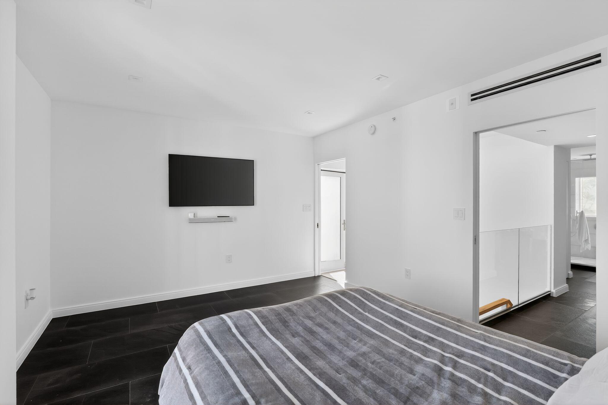 THE COURTS AT SOUTH BEACH CONDO - Residential