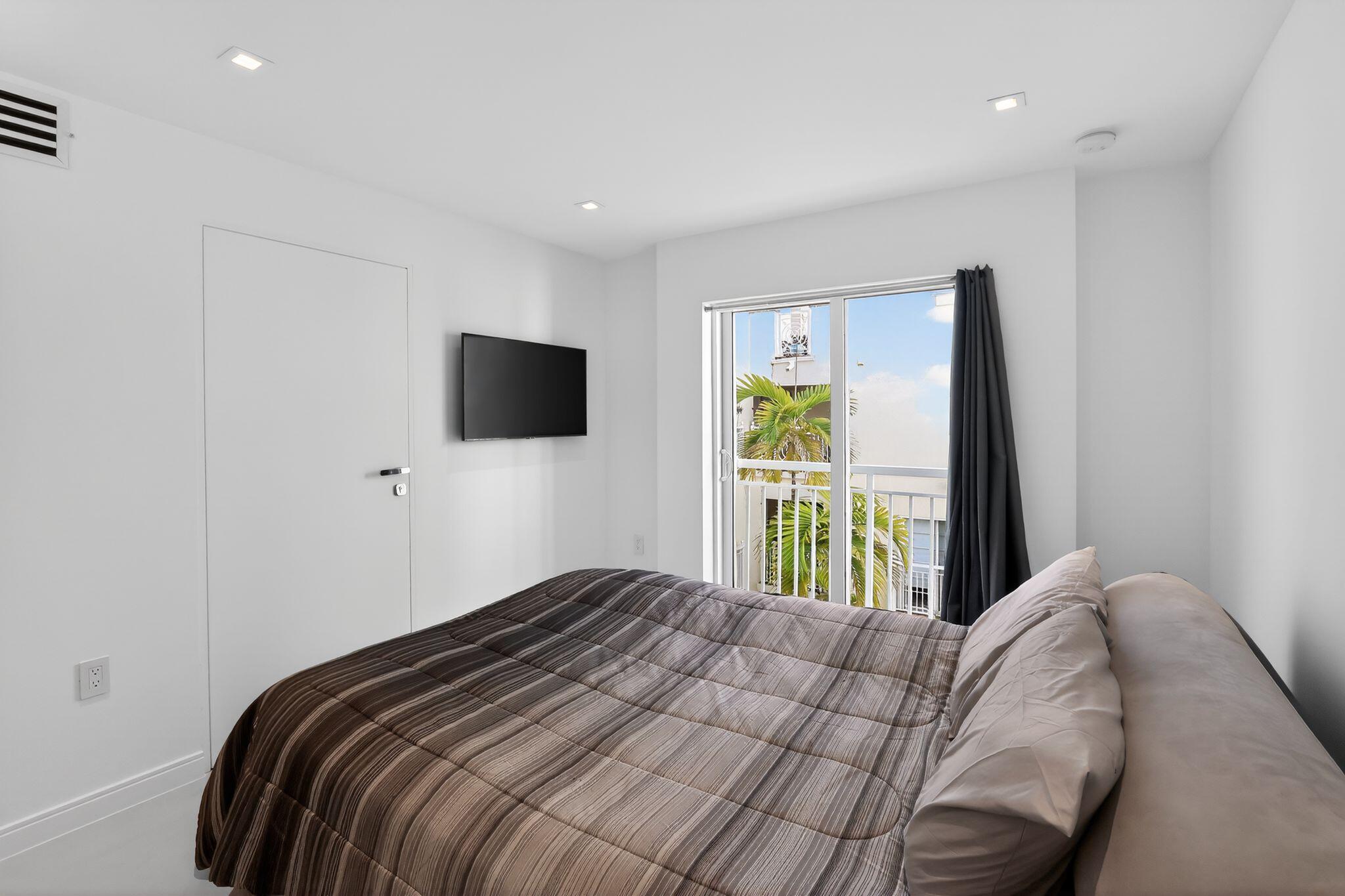 THE COURTS AT SOUTH BEACH CONDO - Residential