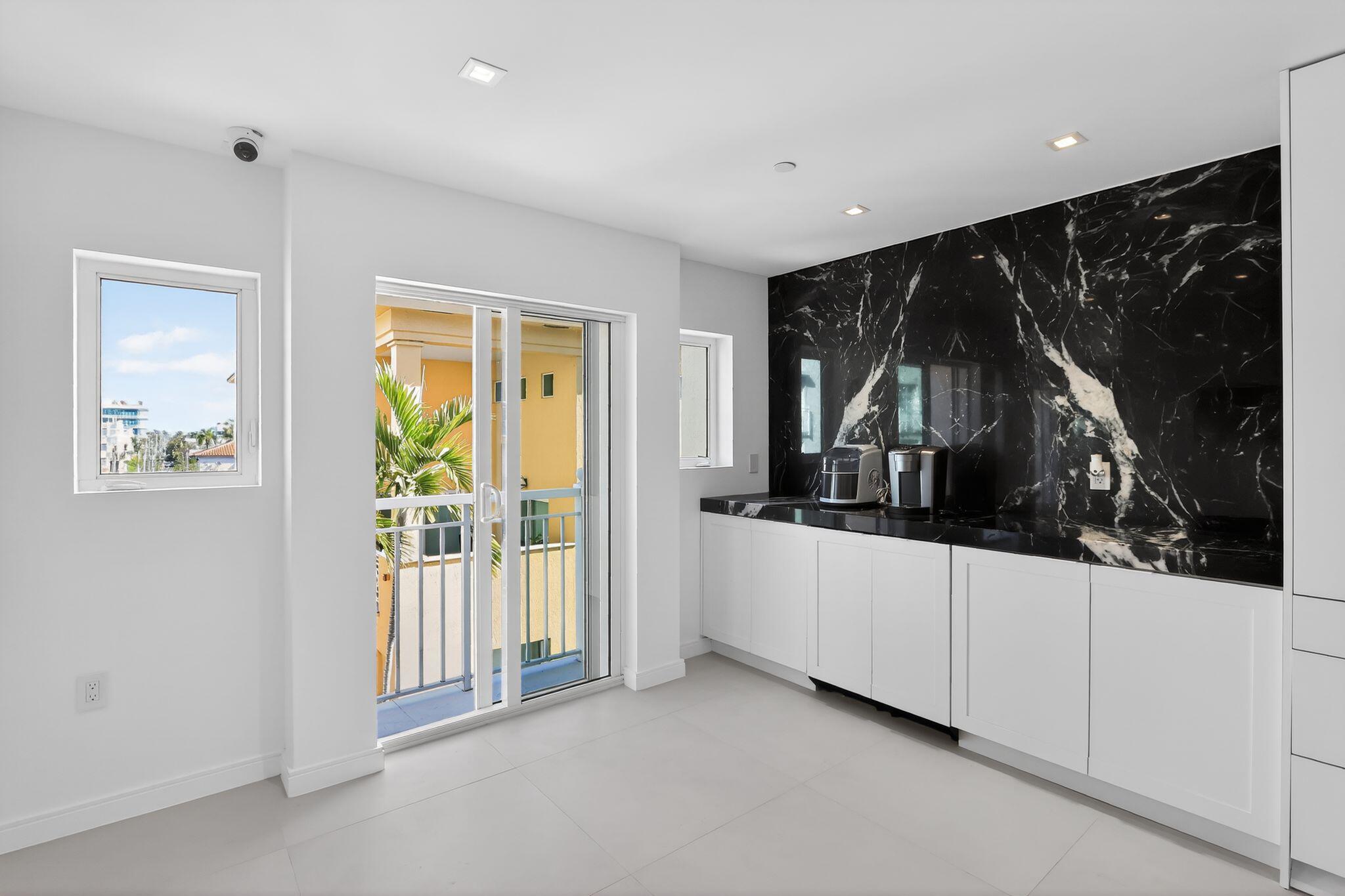 THE COURTS AT SOUTH BEACH CONDO - Residential