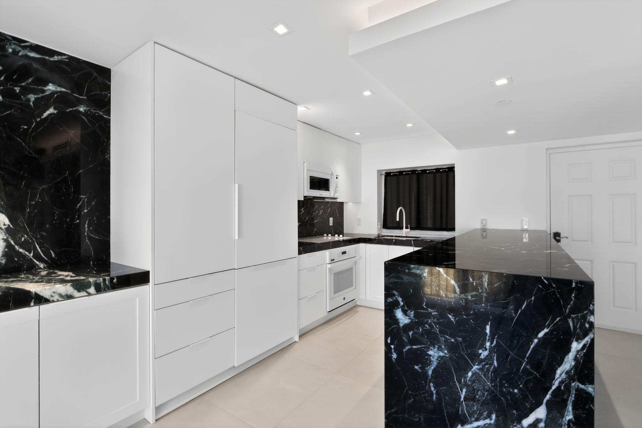 THE COURTS AT SOUTH BEACH CONDO - Residential