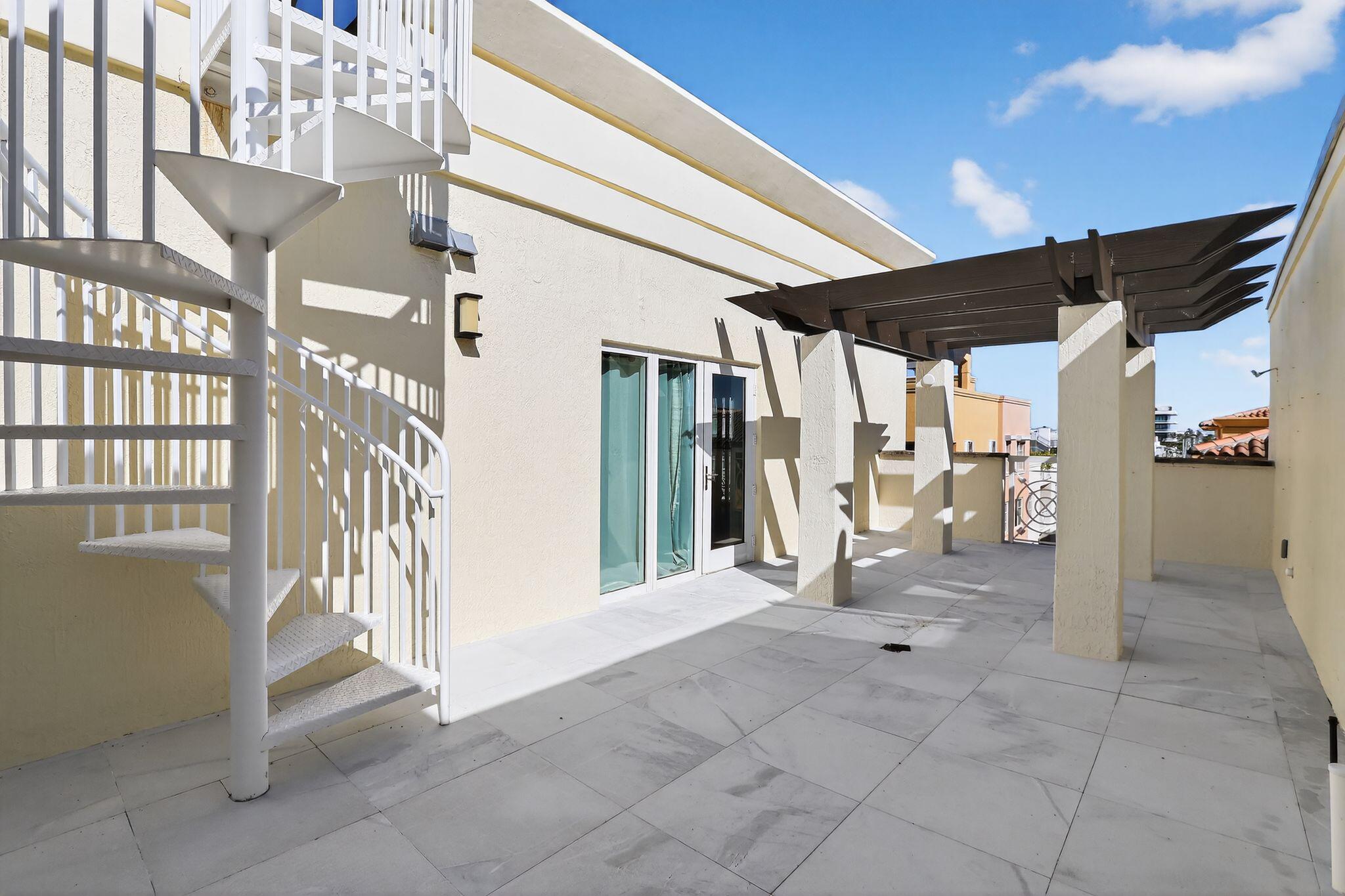 THE COURTS AT SOUTH BEACH CONDO - Residential