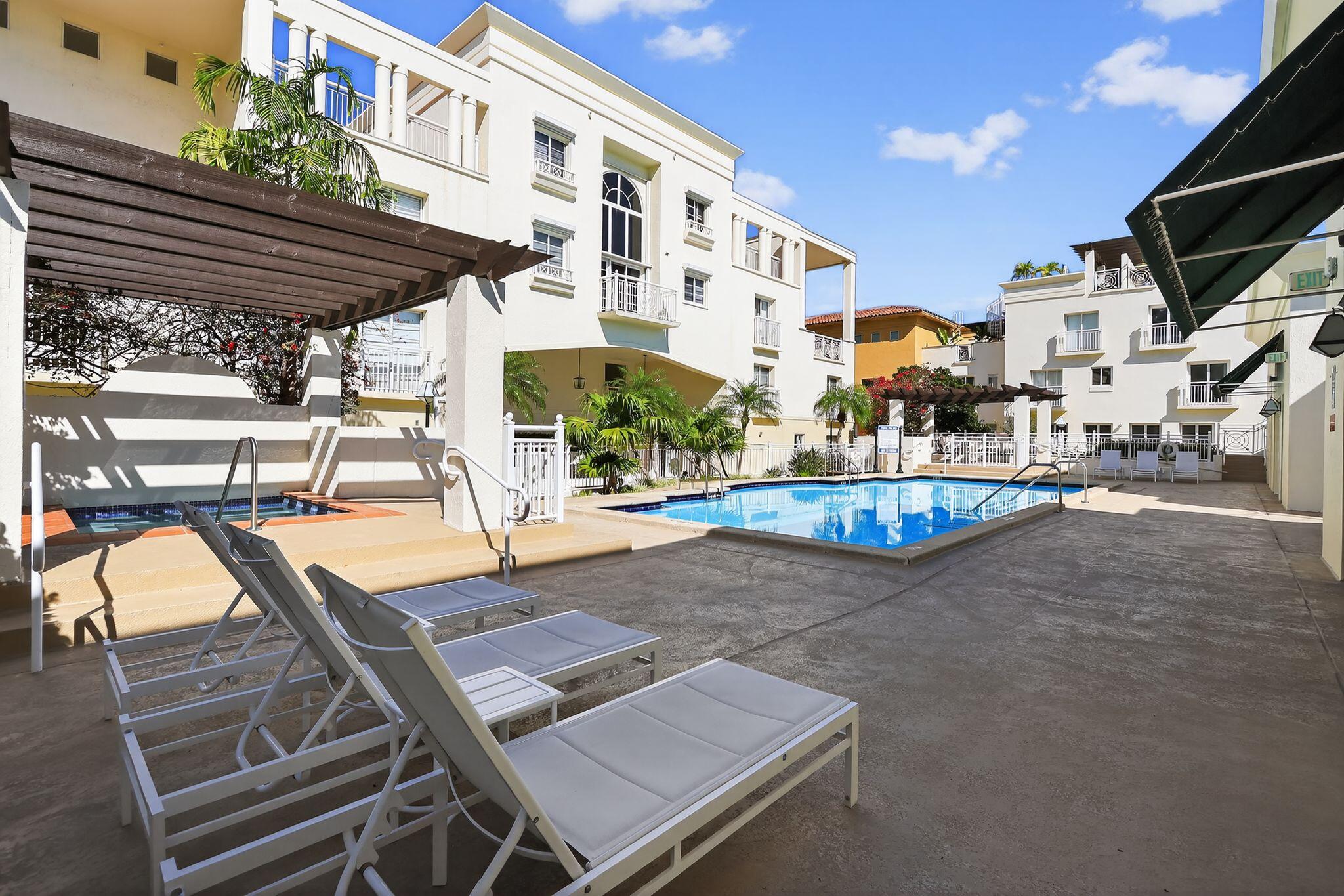 THE COURTS AT SOUTH BEACH CONDO - Residential