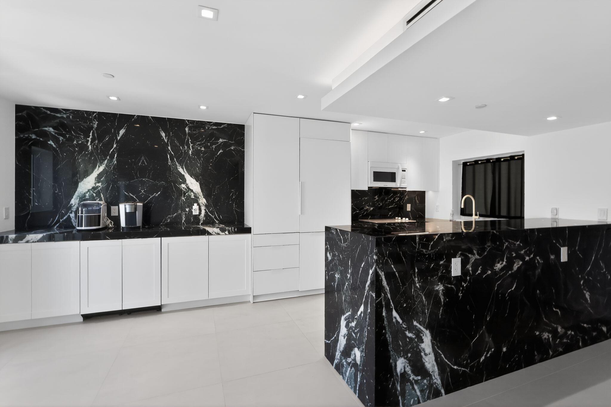 THE COURTS AT SOUTH BEACH CONDO - Residential