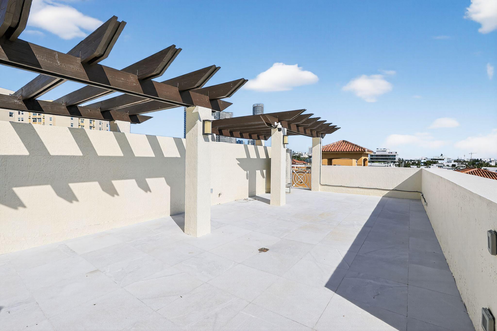 THE COURTS AT SOUTH BEACH CONDO - Residential