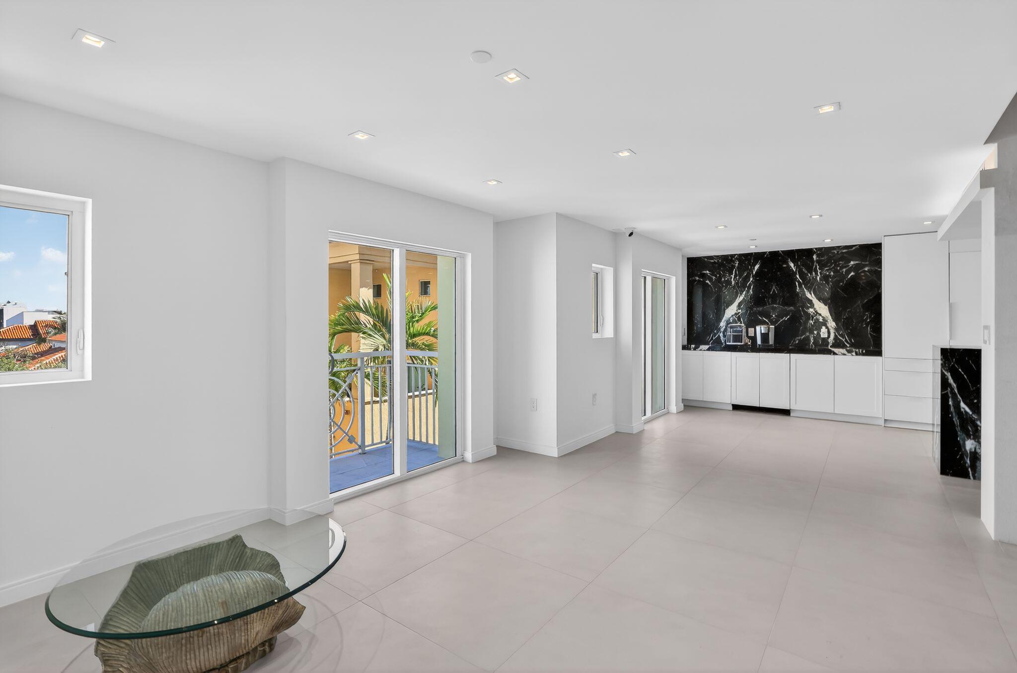 THE COURTS AT SOUTH BEACH CONDO - Residential
