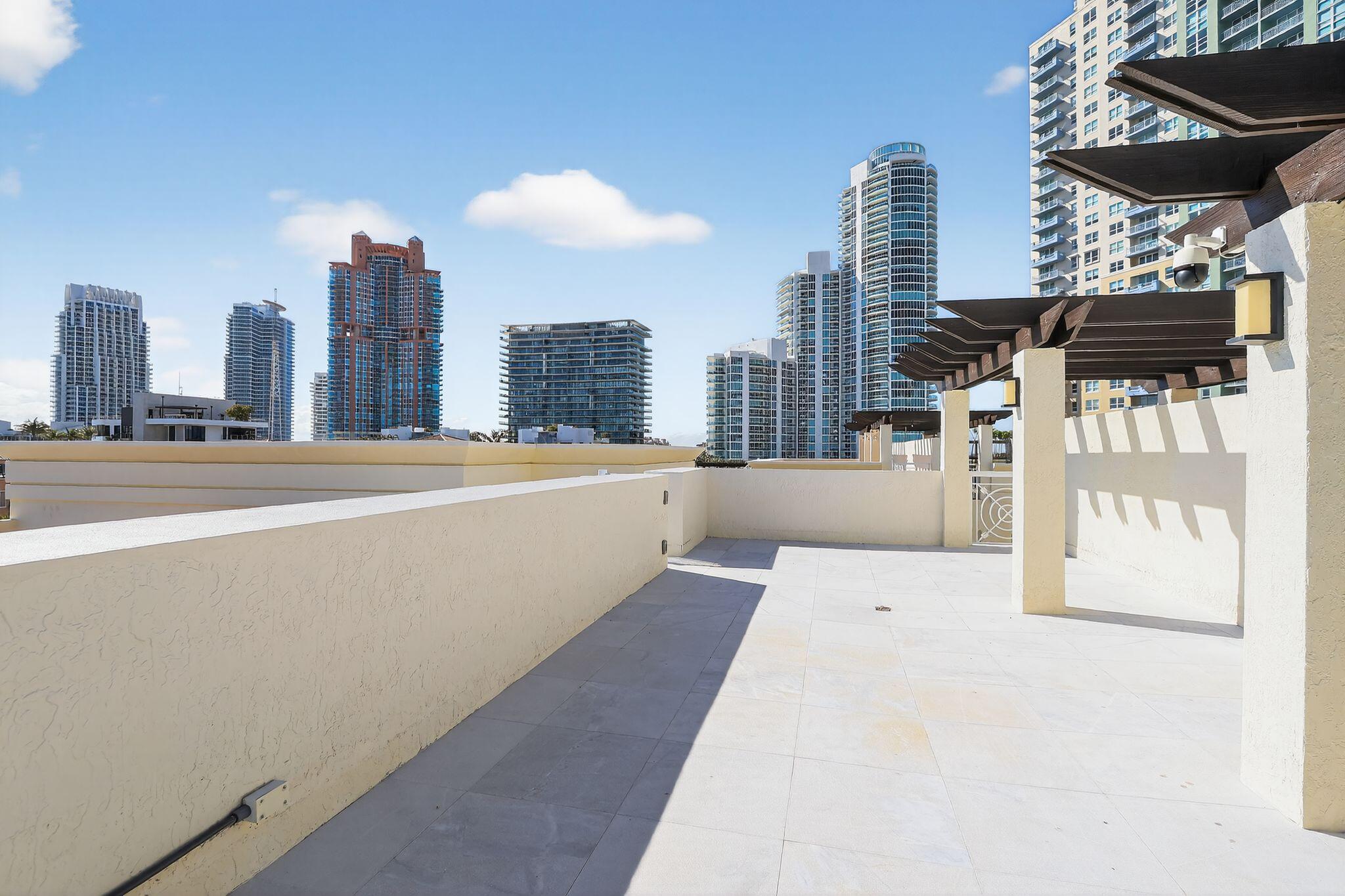 THE COURTS AT SOUTH BEACH CONDO - Residential