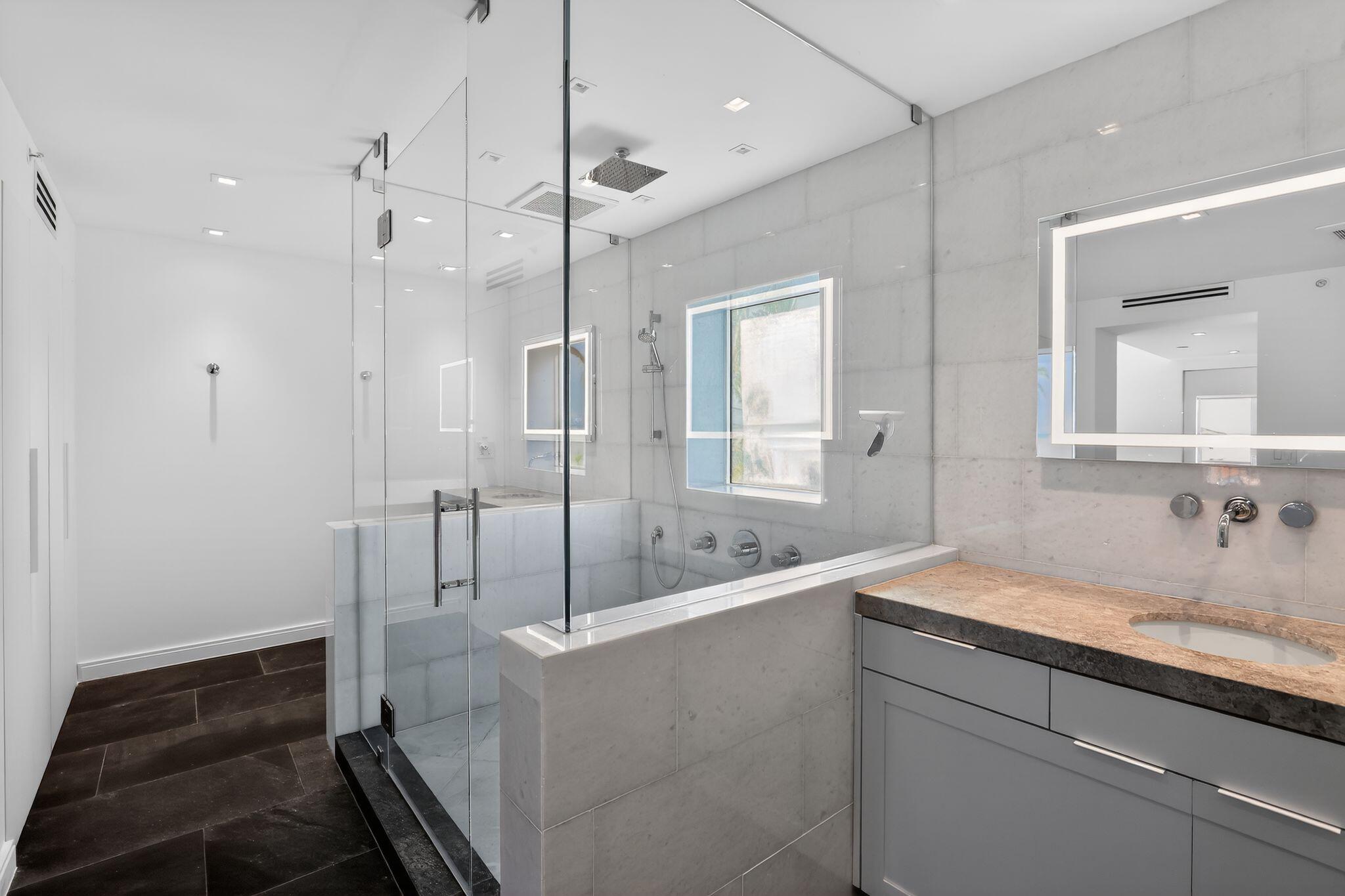 THE COURTS AT SOUTH BEACH CONDO - Residential